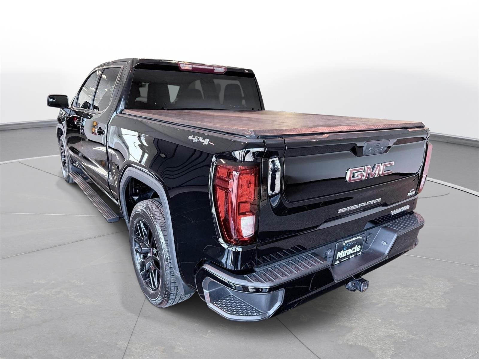 Used 2024 Onyx Black GMC Elevation image 4