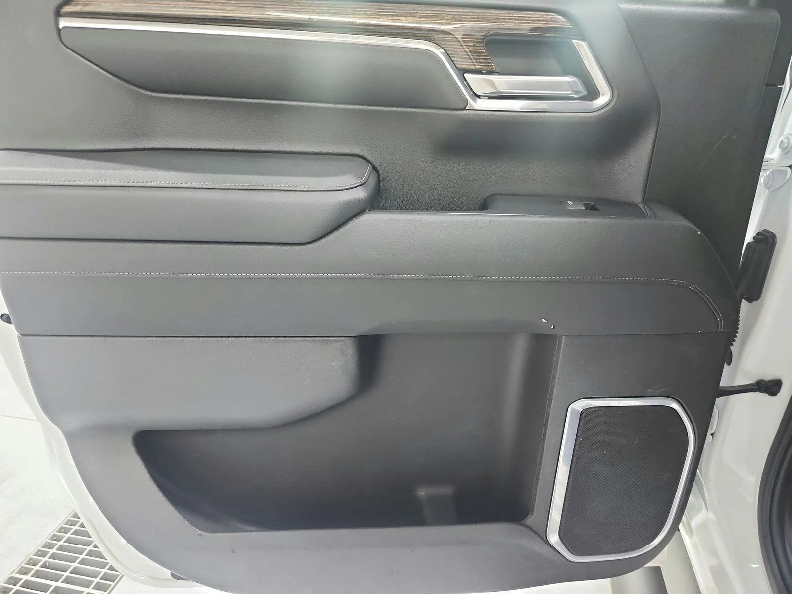 Used 2023 White Chevrolet RST image 37