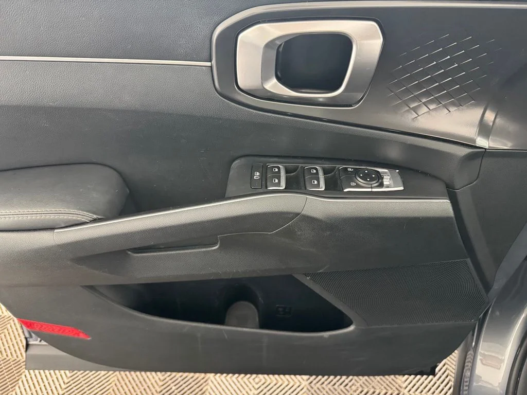 Used 2025 Silver Kia S image 19