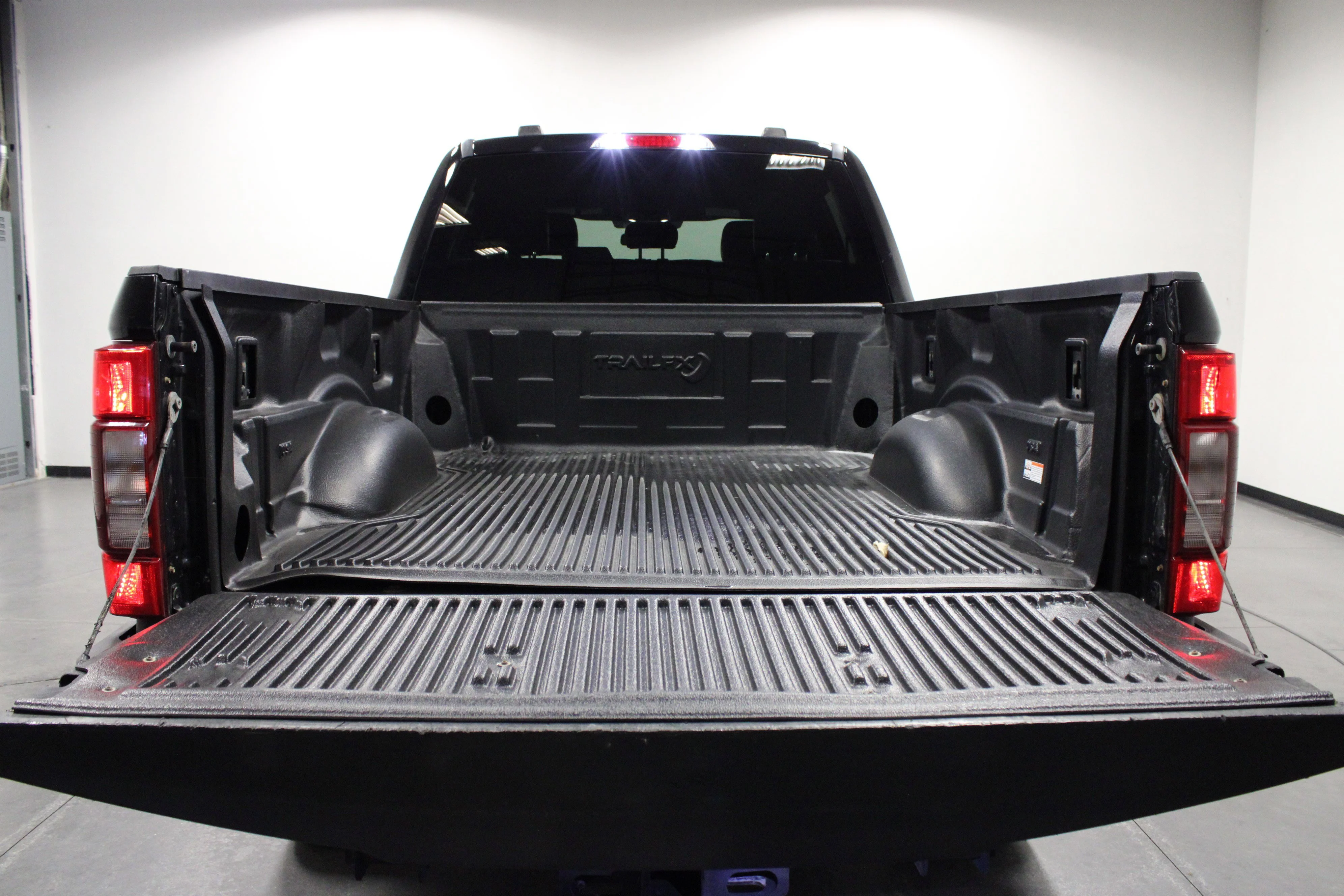 Used 2022 Agate Black Metallic Ford Lariat image 14