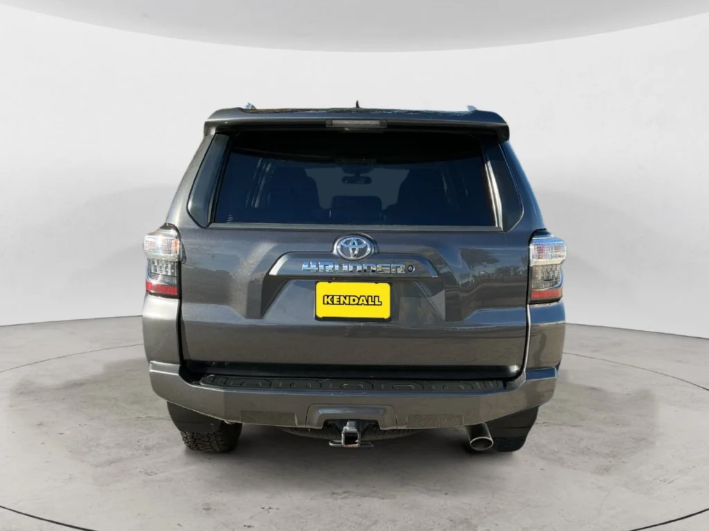 Used 2015 Gray Toyota SR5 image 10