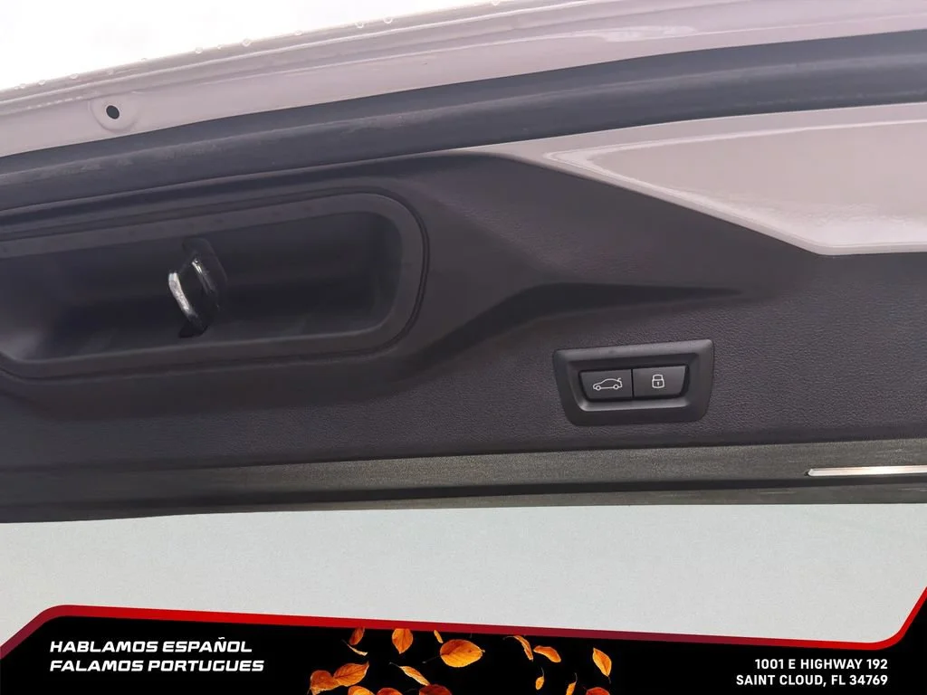 Used 2024  BMW xDrive40i image 31