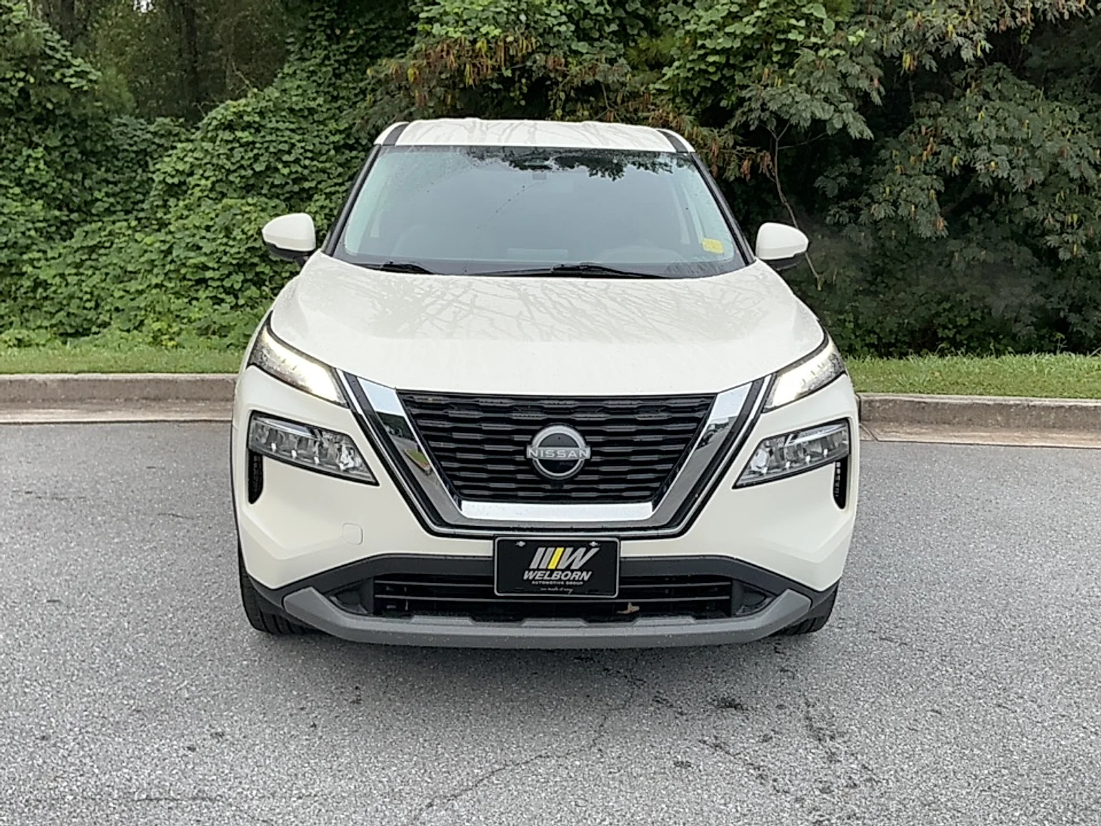 Used 2023 Super Black Nissan SV Intelligent AWD image 17