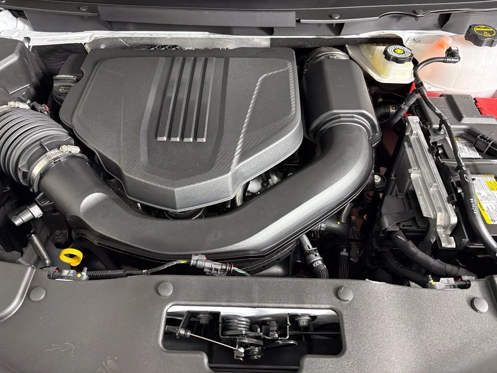 New 2027 Summit White Chevrolet LT image 42