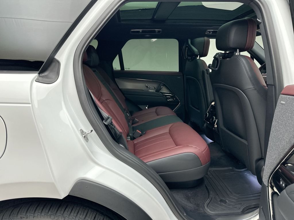 New 2026 Fuji White Land Rover Dynamic SE image 7