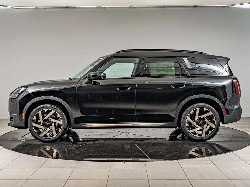 New 2027 Midnight Black Ii Metallic MINI Iconic image 8