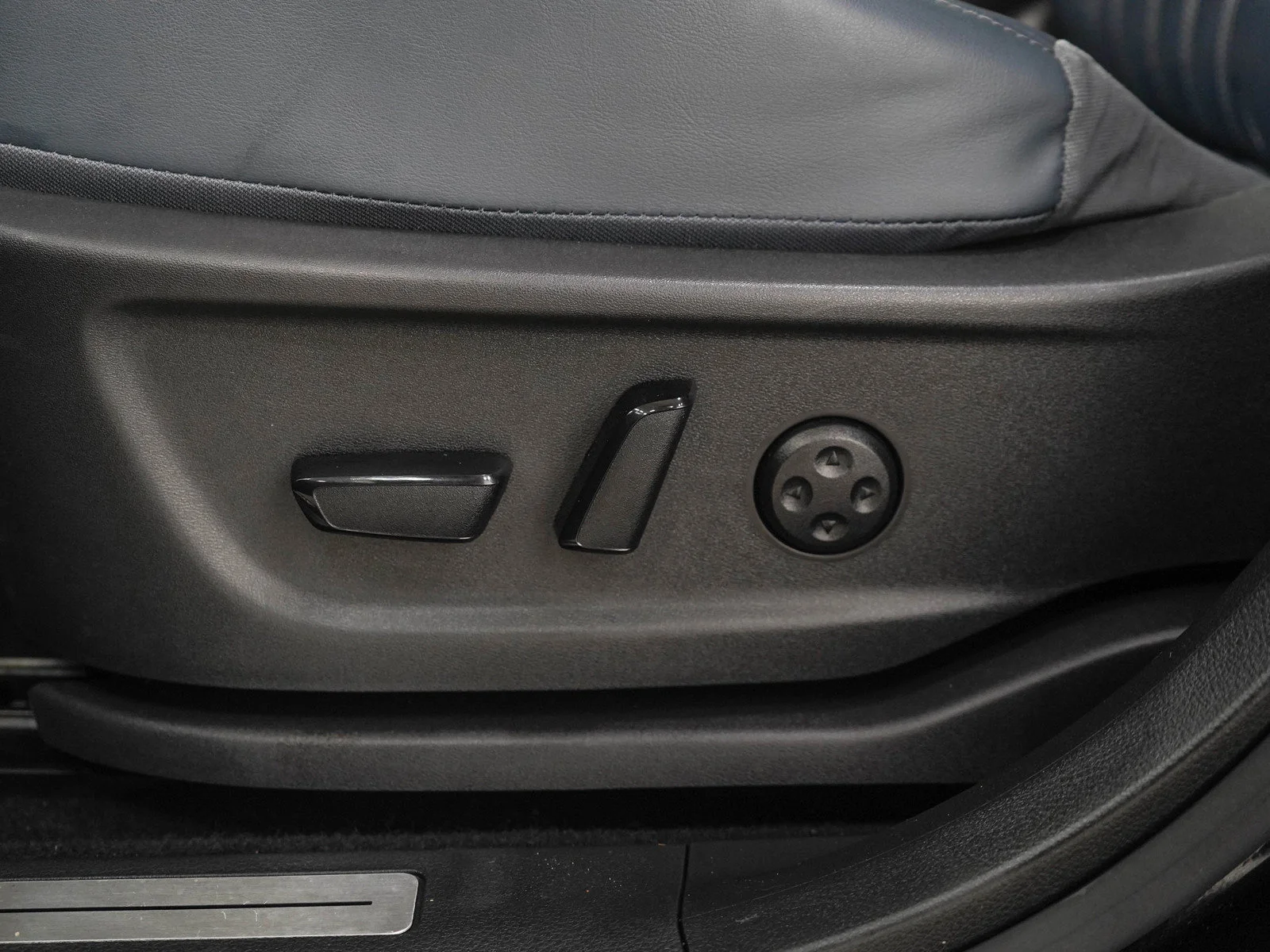 Used 2023 Black Diamond Pearl Nissan PLATINUM+ image 28