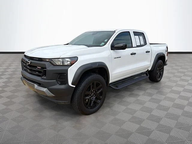 Used 2025 White Chevrolet Trail Boss image 3