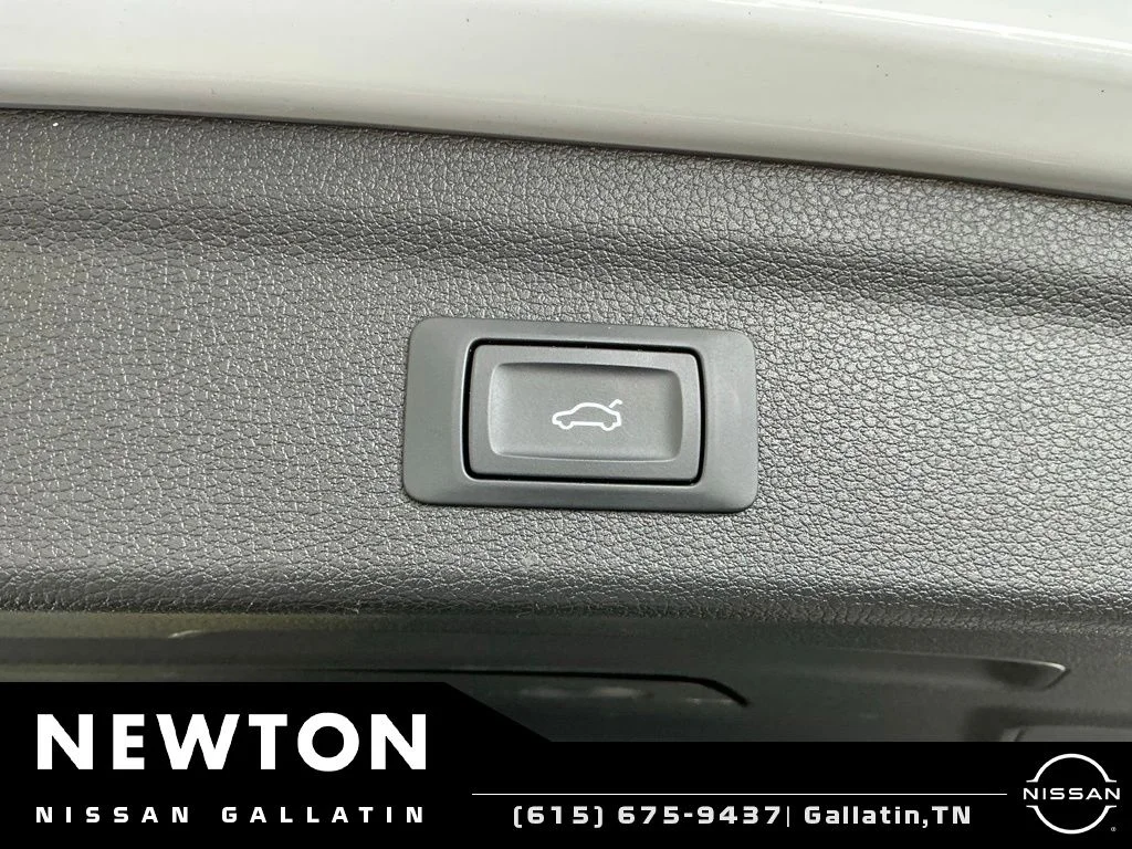 Used 2025 Arkona White Audi Premium image 22