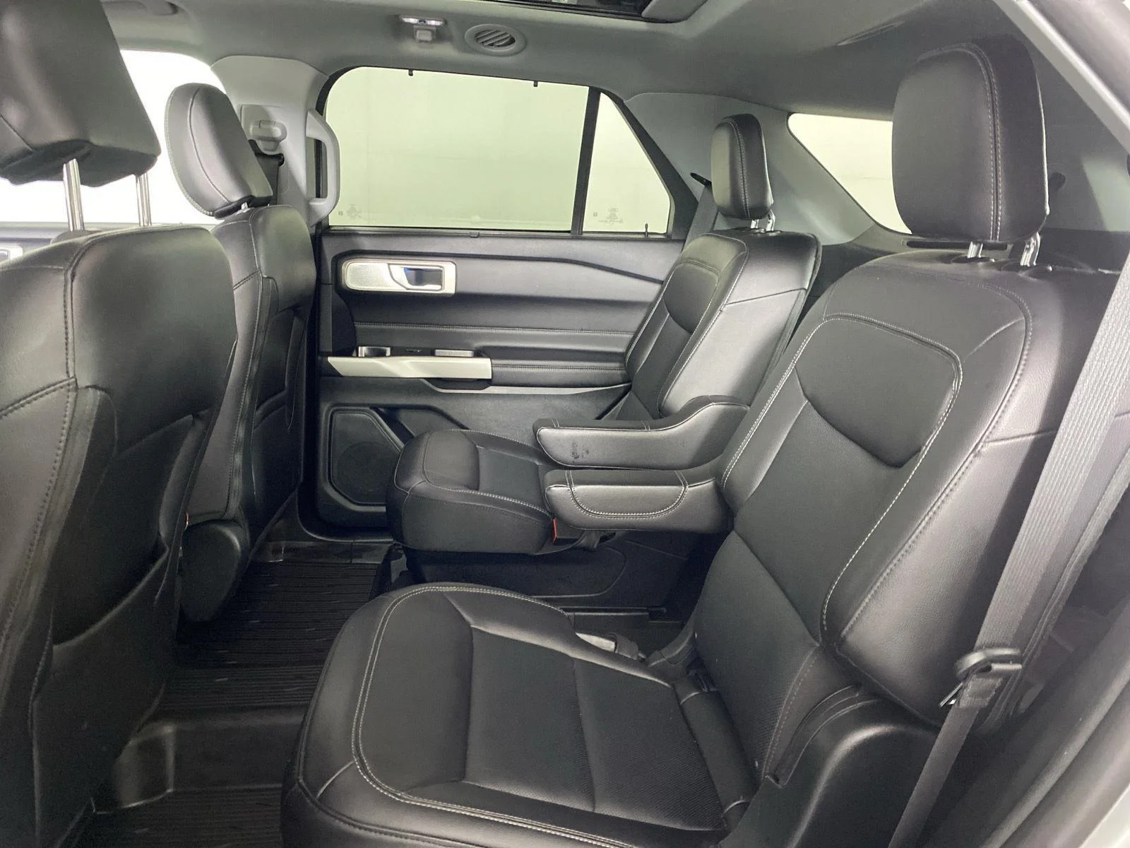 Used 2023 Iconic Silver Ford Limited image 26