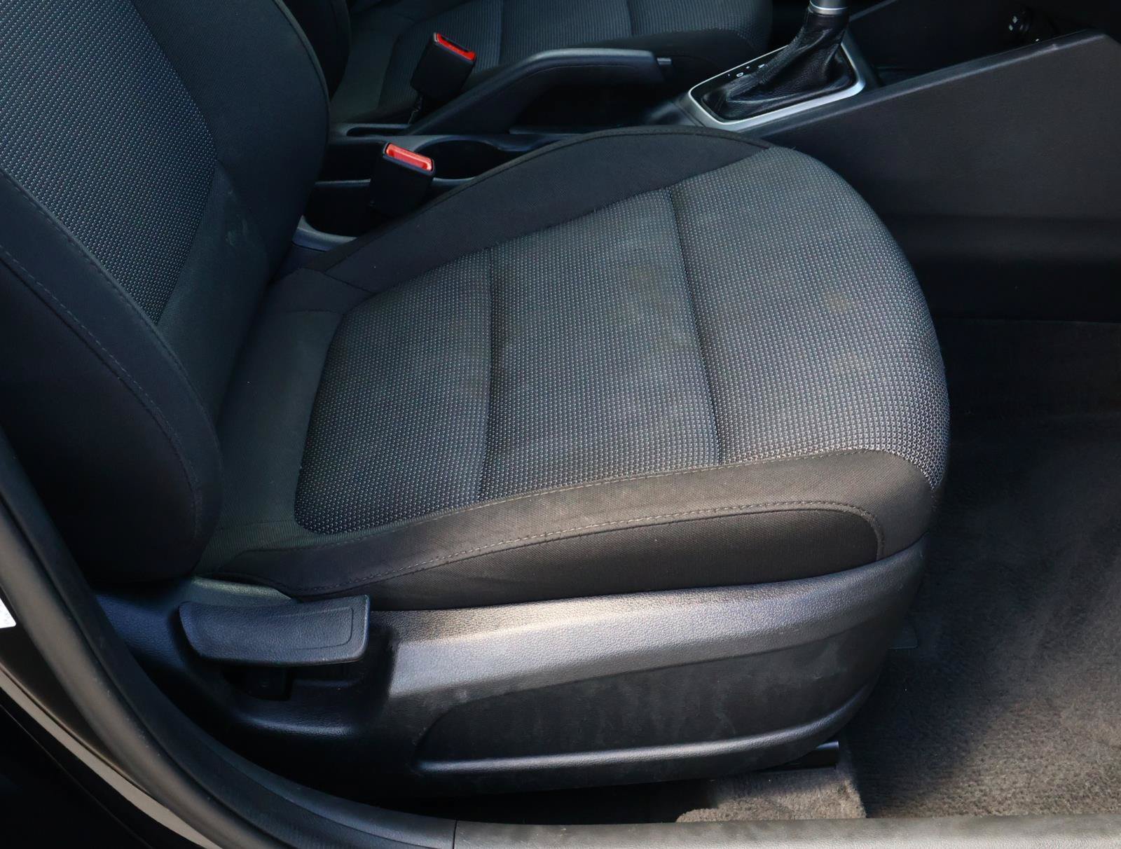 Used 2022 Absolute Black Hyundai SE image 16