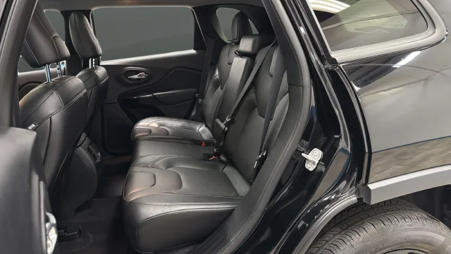 Used 2023 Diamond Black Jeep Altitude image 24