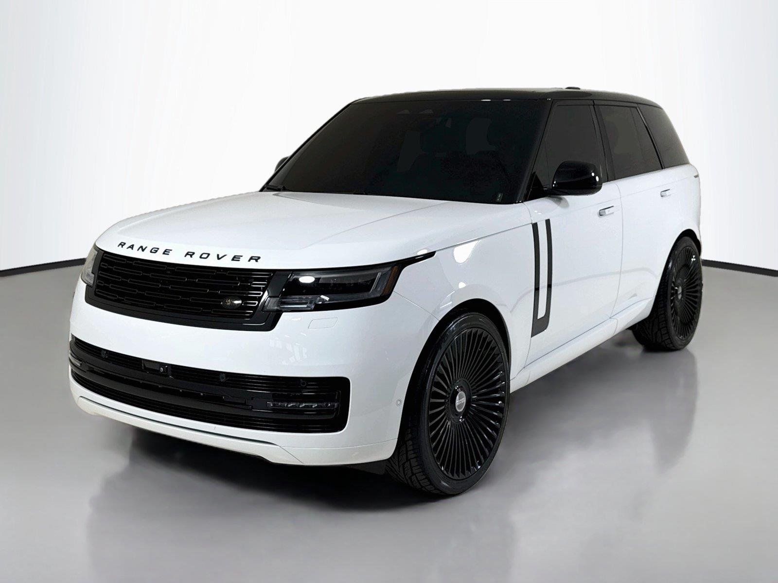 Used 2025 Fuji White Land Rover SE | 24