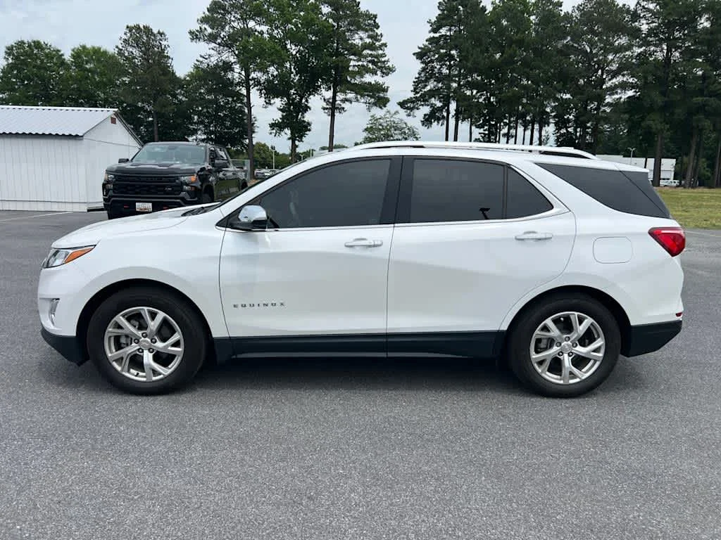 Used 2020 Iridescent Pearl Tricoat Chevrolet Premier image 3