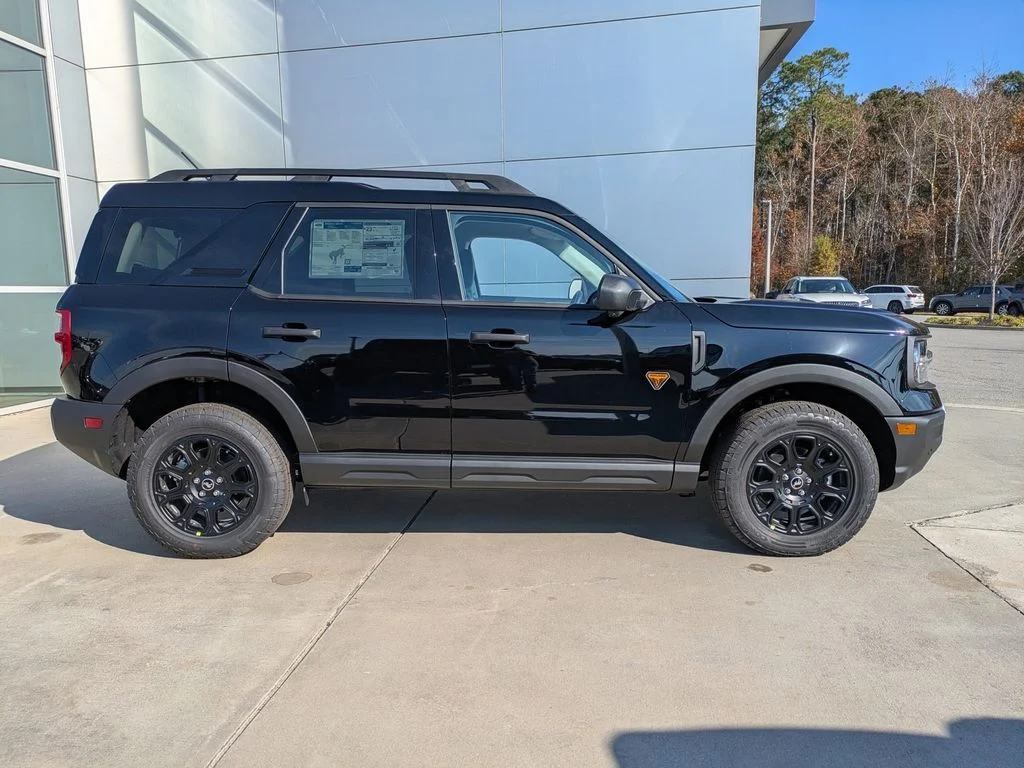 New 2025 Shadow Black Ford Badlands image 3