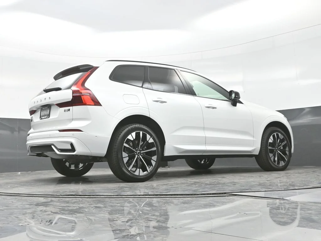 Used 2026 Crystal White Volvo Plus image 28