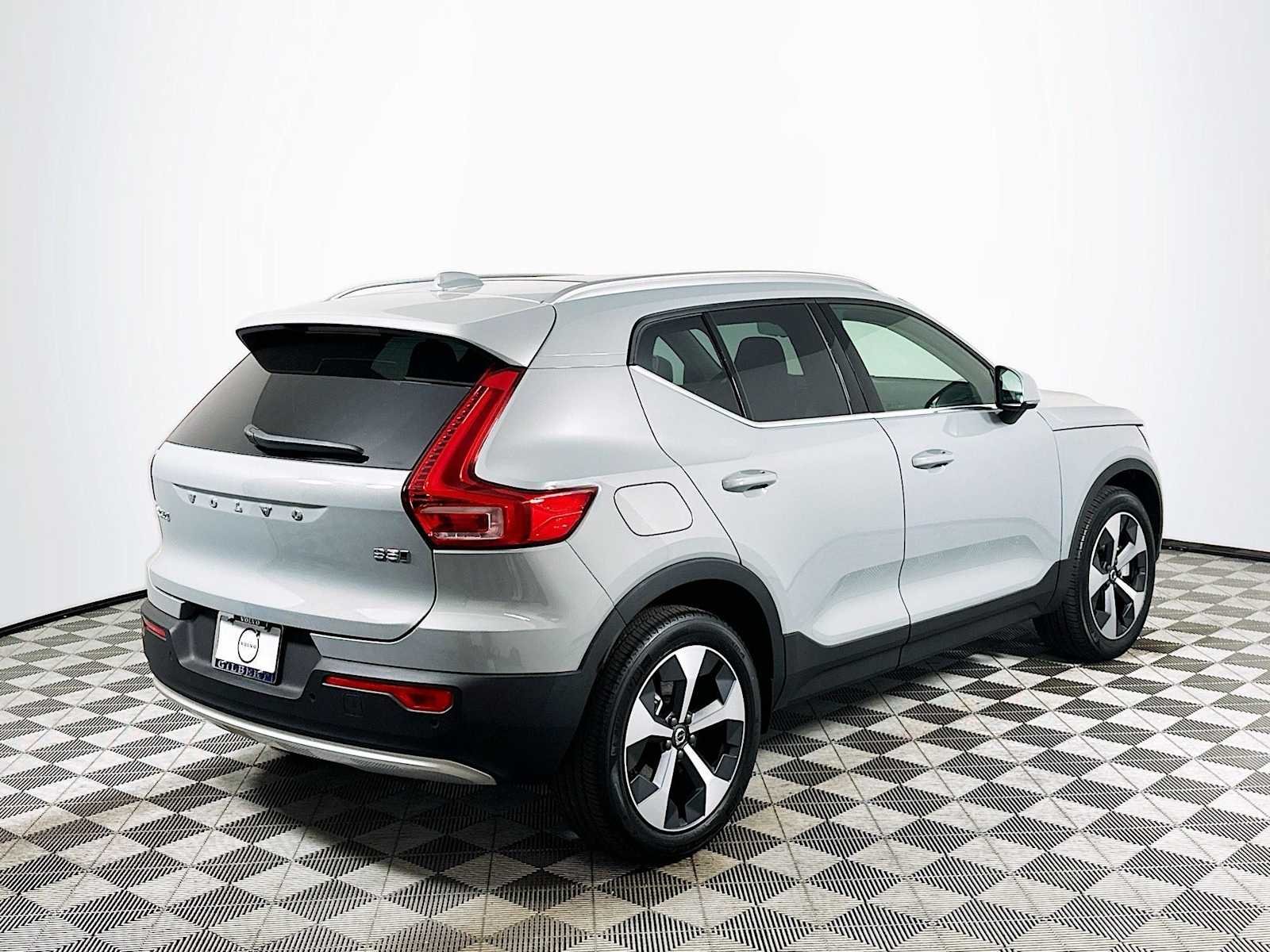 Certified Used 2025 Vapour Grey Volvo Core image 7