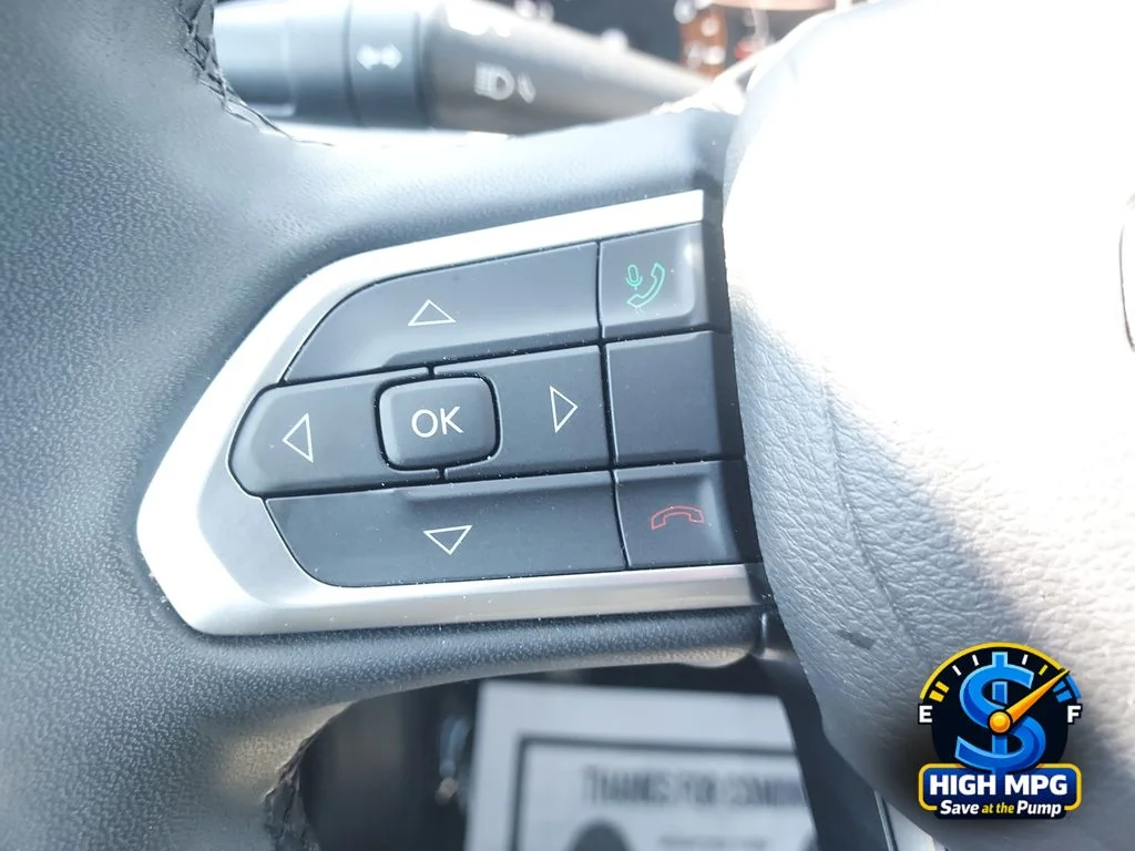 Used 2025 Silver Jeep Limited image 21