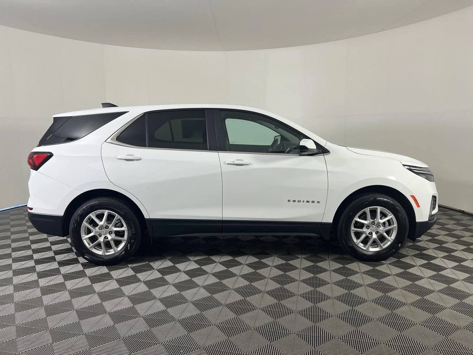Used 2023 Summit White Chevrolet LT image 2