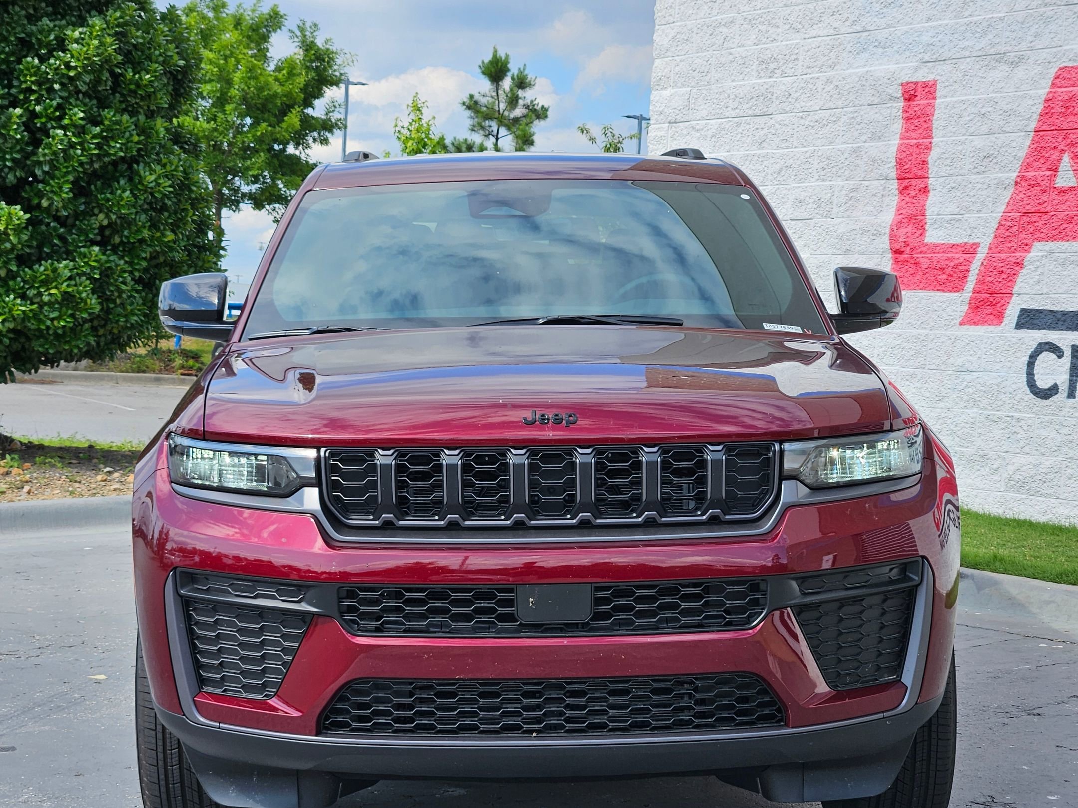 New 2026 Velvet Red Pearl-Coat Exterior Paint Jeep Laredo Altitude image 2