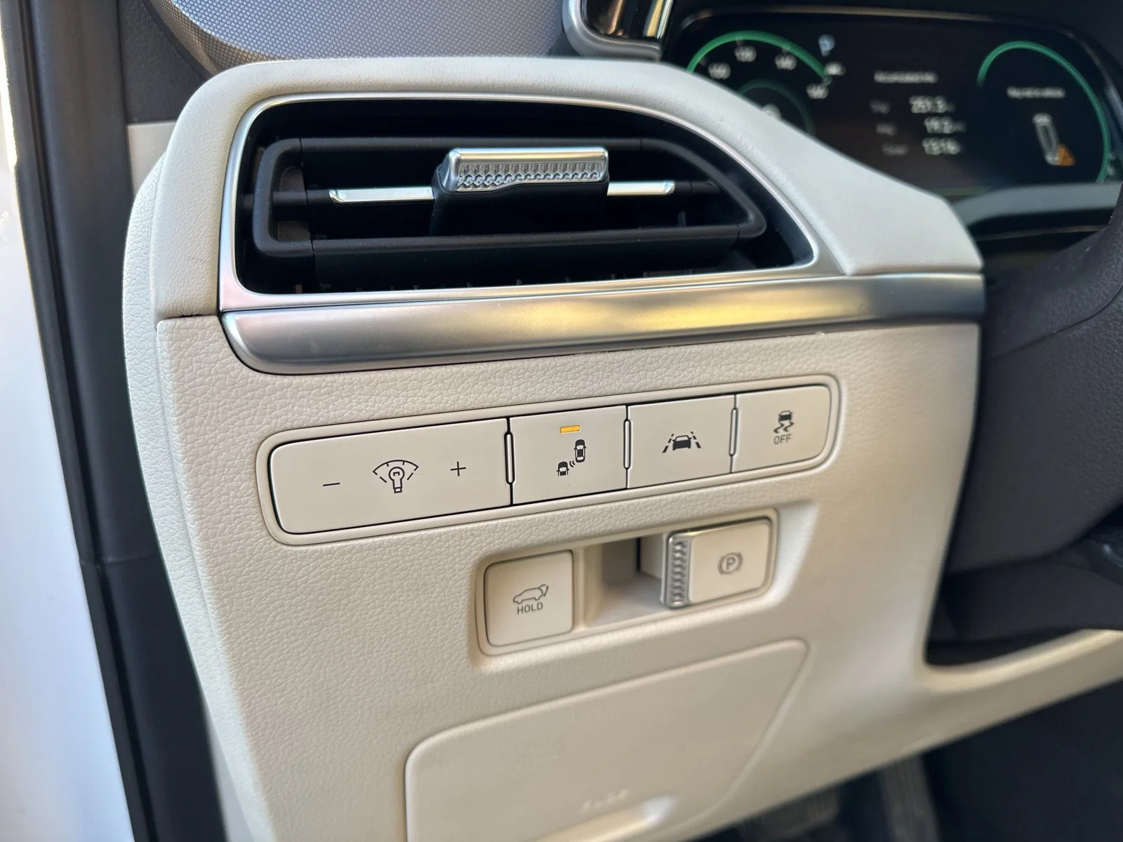 Used 2021 White Hyundai Calligraphy image 17