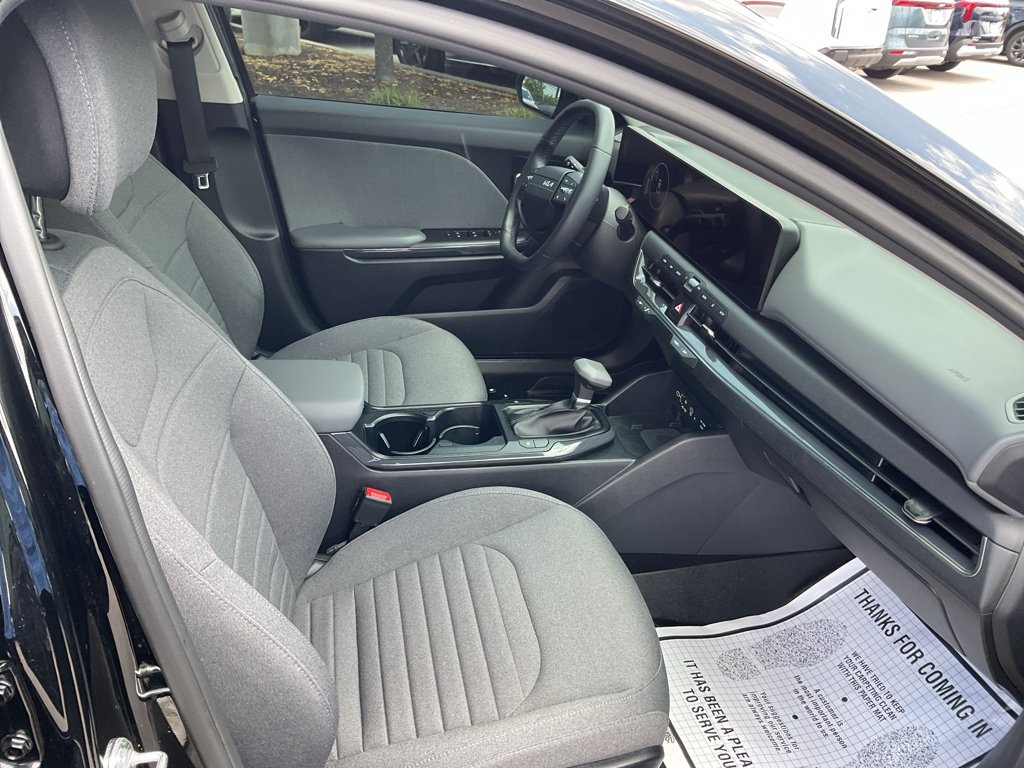 Used 2025 Aurora Black Pearl Kia EX image 12