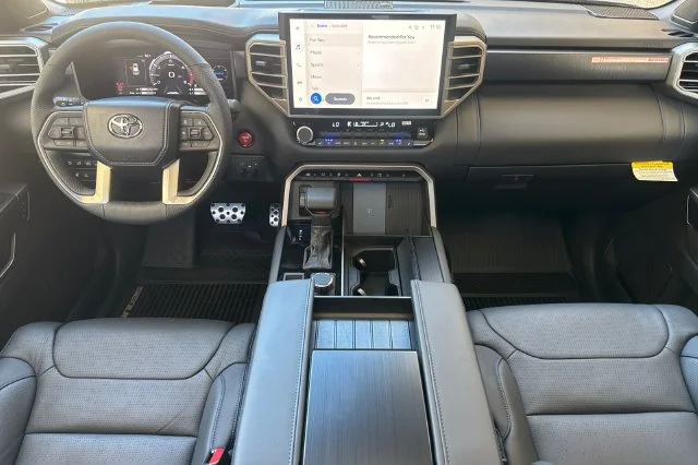 New 2026 Wind Chill Pearl <sup>1</sup> Toyota  Platinum image 14