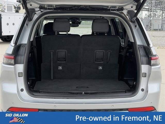 Used 2023 Silver Jeep Limited 4x4 image 5