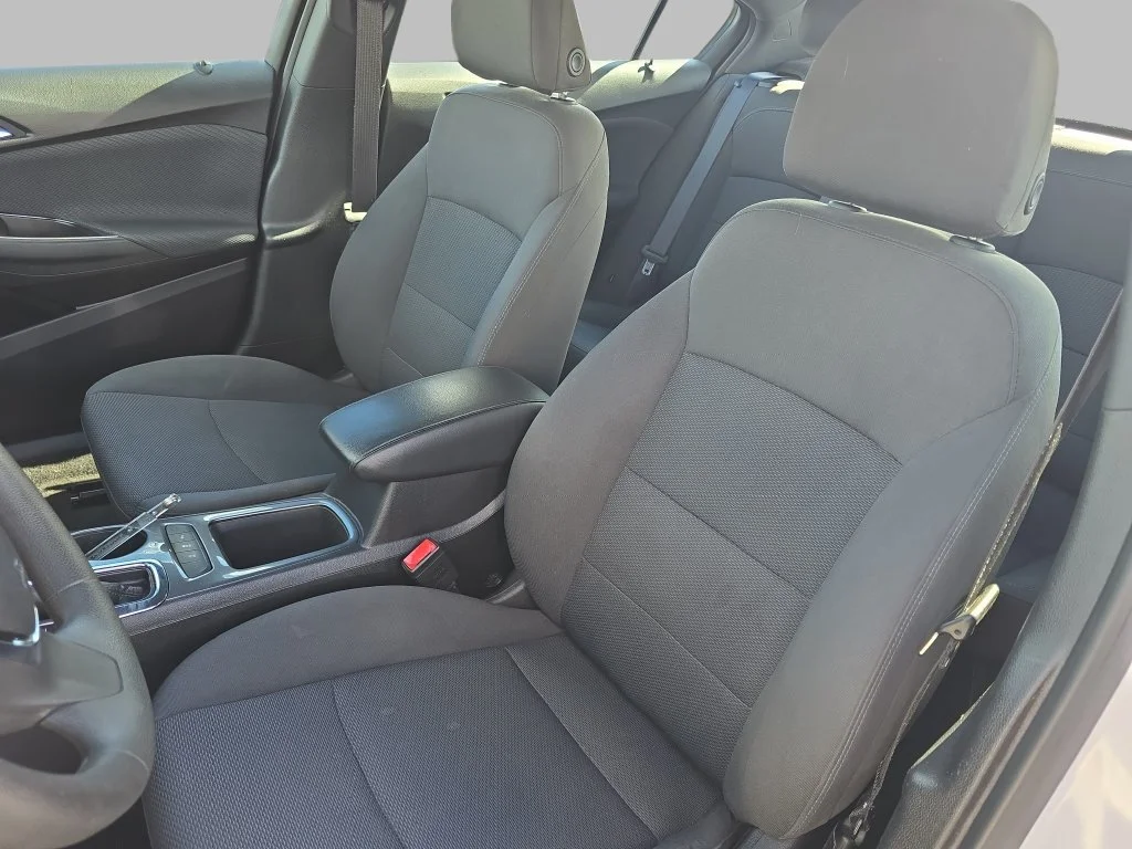 Used 2019 SUMMIT WHITE Chevrolet LT image 15