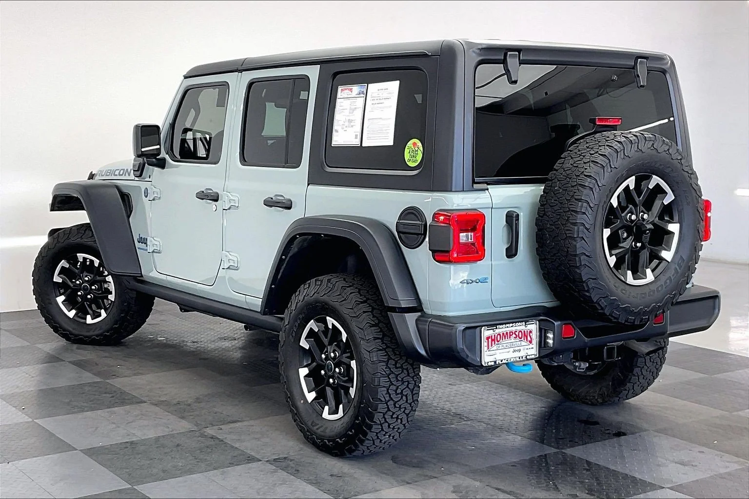 Used 2024 Earl Clearcoat Jeep Rubicon 4xe image 10