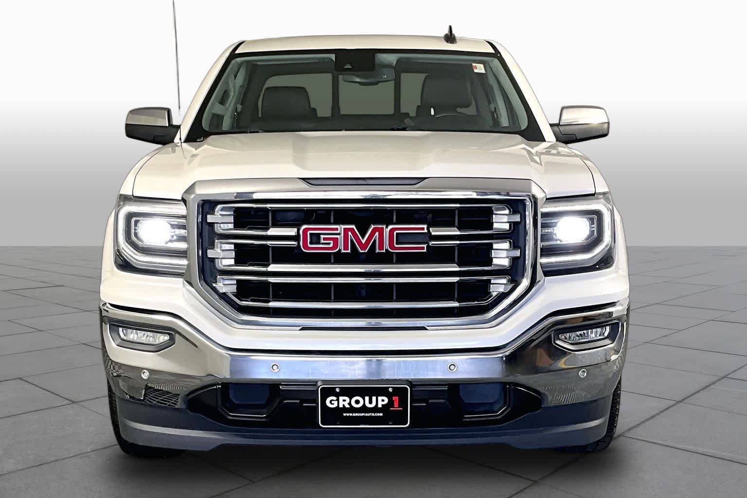 Used 2017 White Frost Tricoat GMC SLT image 4