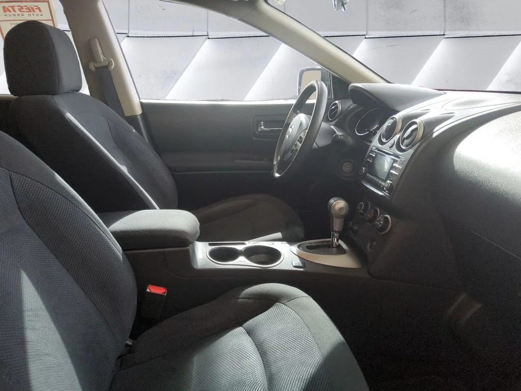 Used 2015 Gray Nissan S image 10