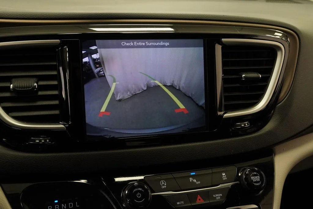 Used 2019 Silver Chrysler Touring Plus image 35