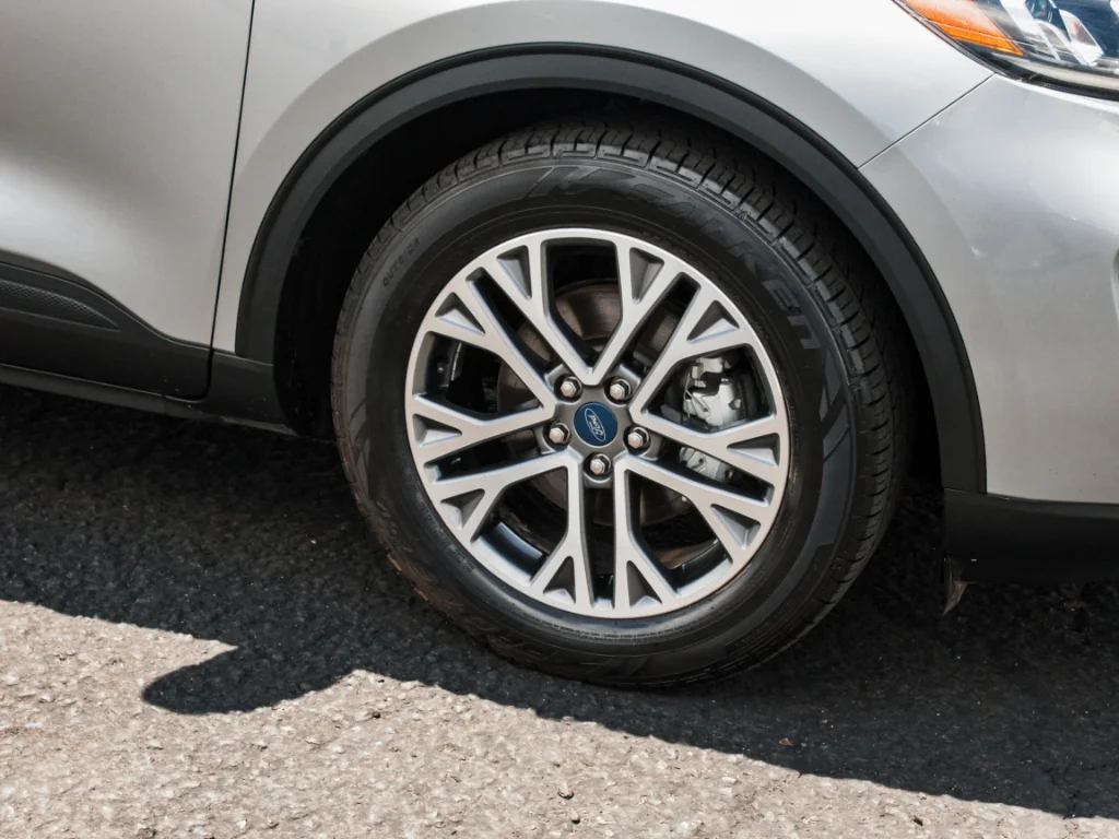 Used 2022 Iconic Silver Metallic Ford SEL Hybrid image 4