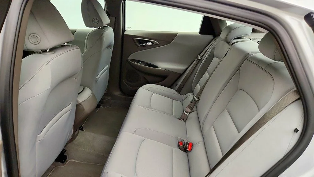 Used 2022 Silver Ice Metallic Chevrolet 4dr Sedan FL w/ Driver Confidence Pkg image 20