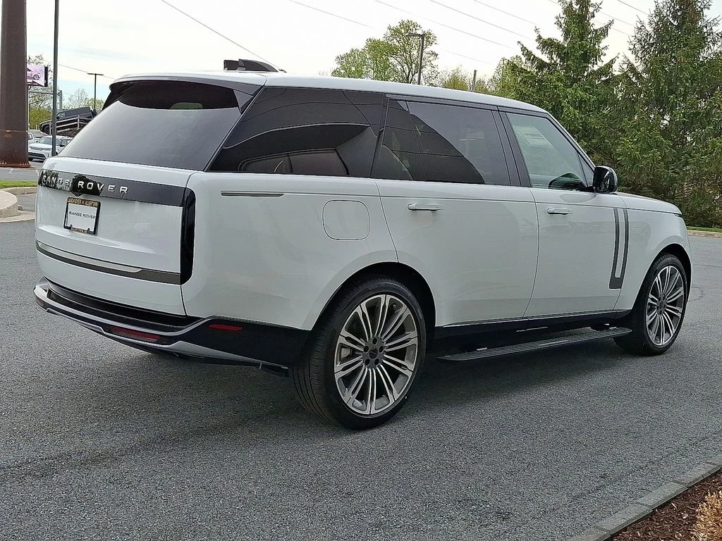 New 2026  Land Rover SE image 3