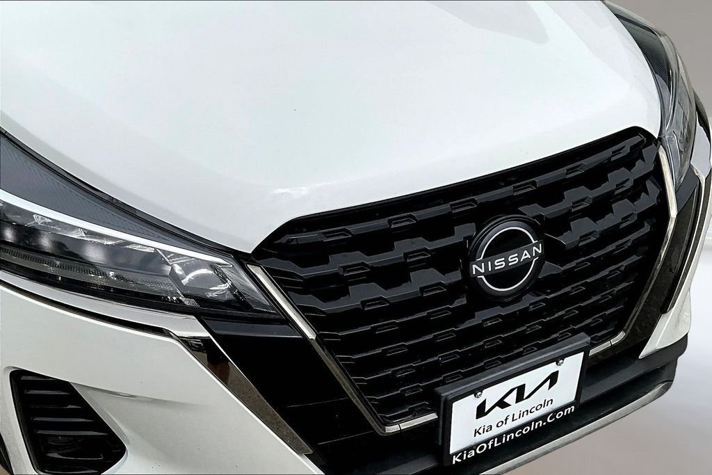 Used 2024 Aspen White Tricoat Nissan SR image 28