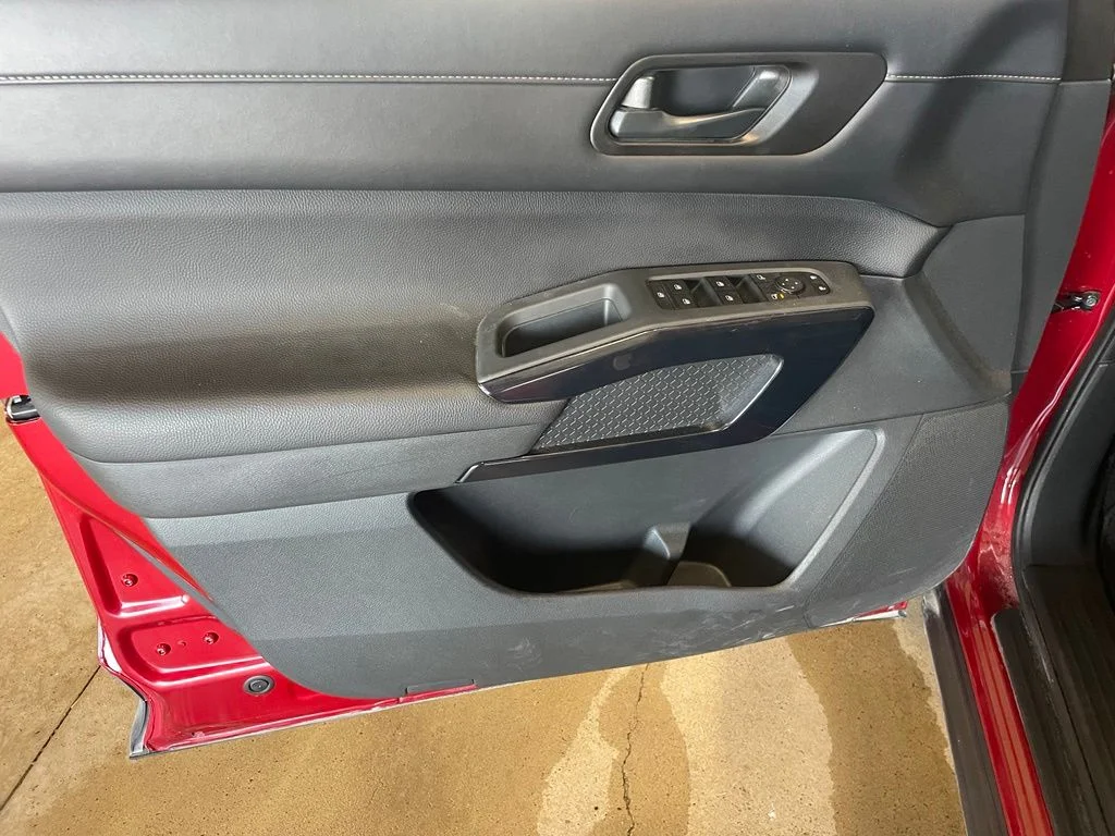 Used 2025 Red Nissan SV image 9
