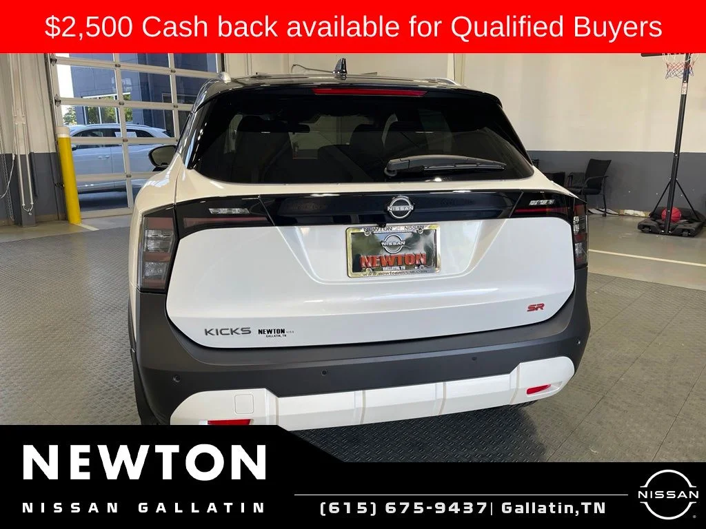 New 2026 Aspen White TriCoat / Super Black Two-tone Nissan SR image 7