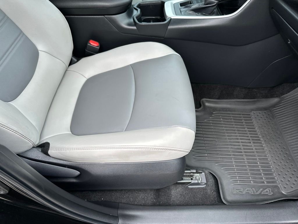 Used 2023 Black Toyota XLE Premium image 15
