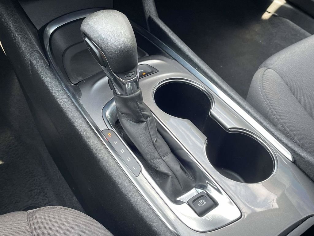 Used 2024 White Chevrolet LT image 21