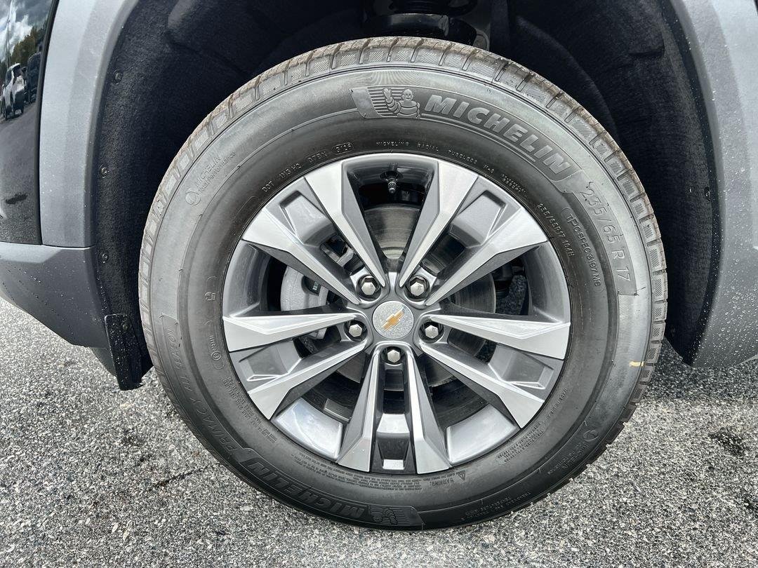 2027 Chevrolet Equinox LT - Photo 11