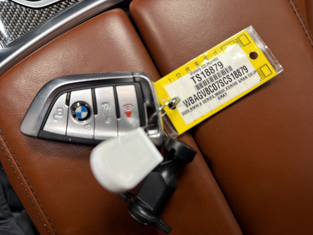 2025 BMW 8 Series M850i - Photo 12