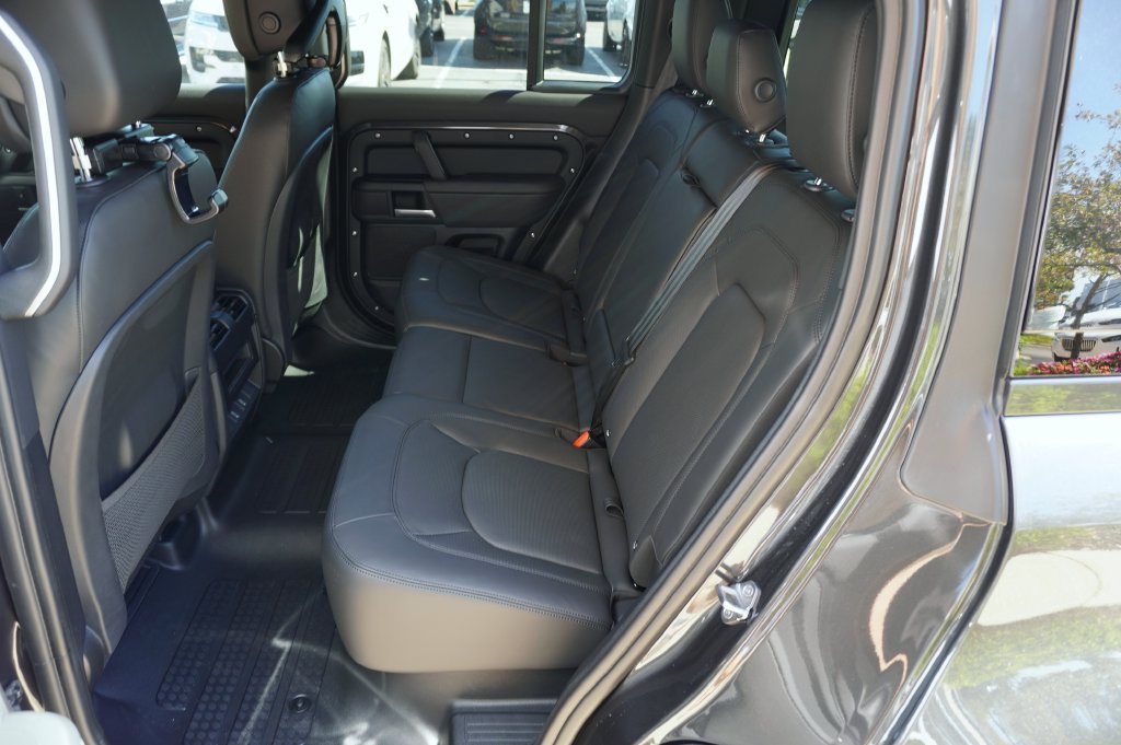 New 2026 Carpathian Grey Land Rover X-Dynamic SE image 30
