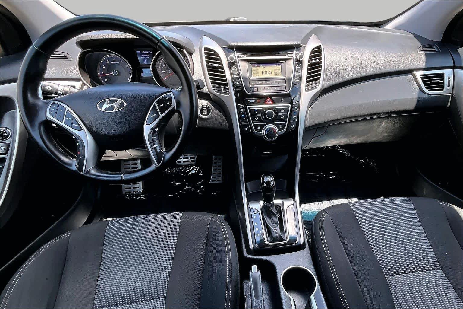 Used 2013 Shimmering Silver Hyundai  image 15