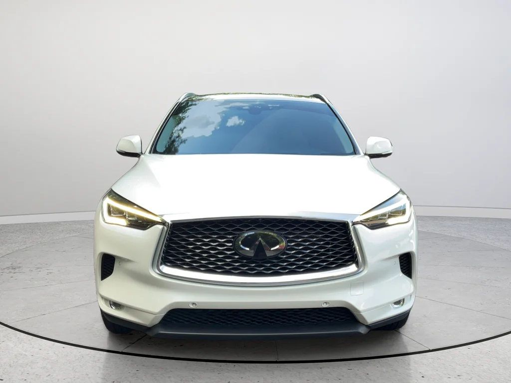 Used 2021 White INFINITI Sensory image 4