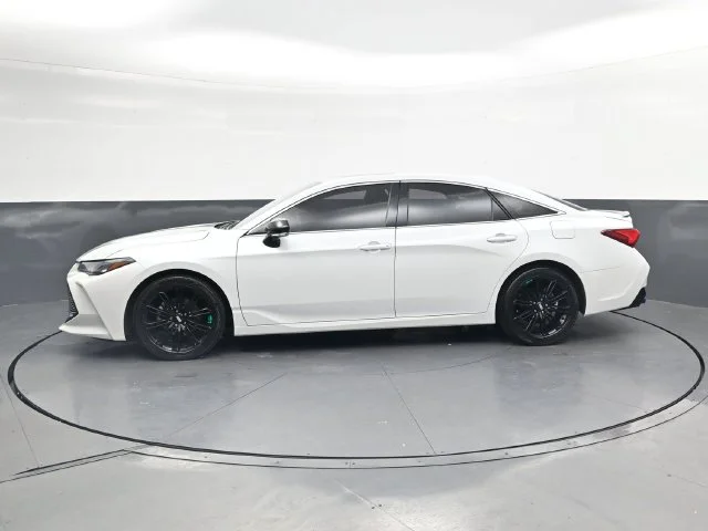 Used 2019 Pearl Toyota Touring image 9