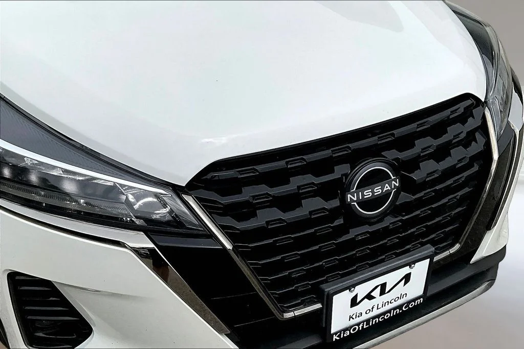 Used 2024 Aspen White Tricoat Nissan SR image 28