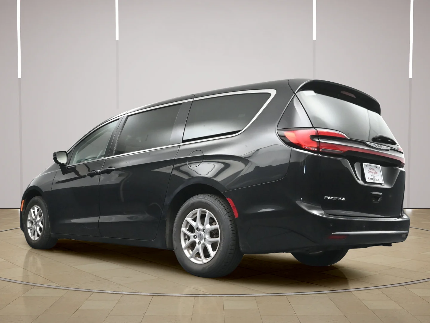 Used 2023 Brilliant Black Crystal Pearlcoat Chrysler Touring L image 30