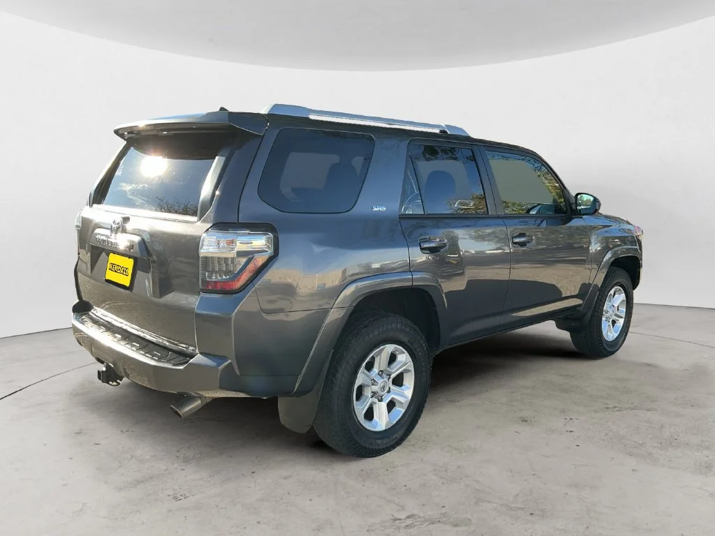 Used 2015 Gray Toyota SR5 image 8